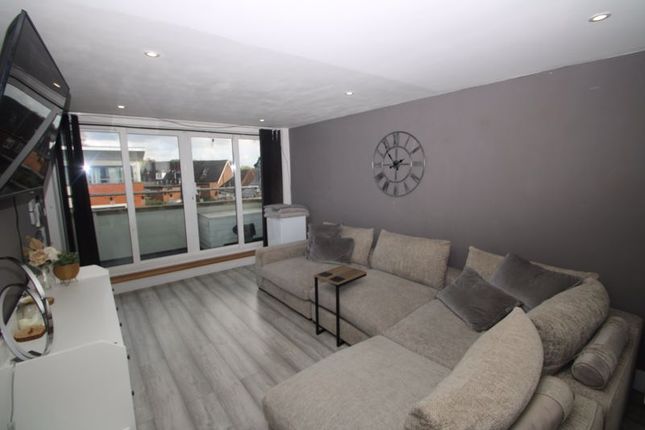 Flat for sale in Skyline Mews, High Wycombe