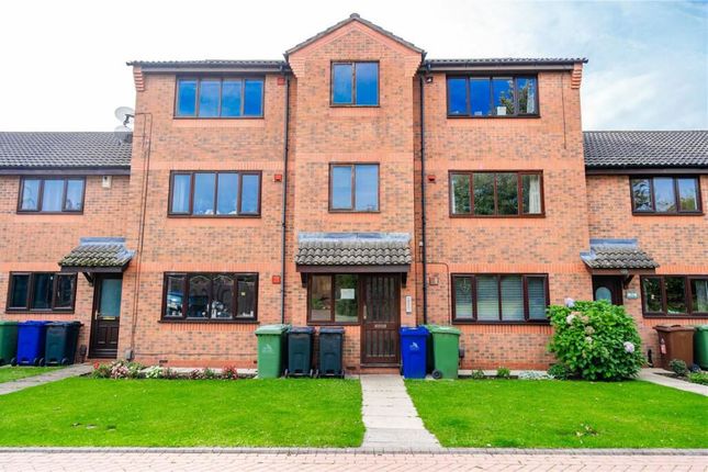 2-bed flat on 29, Limber Court, Grimsby, £35,000