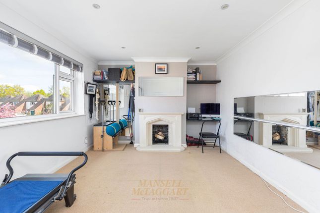 36 Fairlawns, Horley photo 3