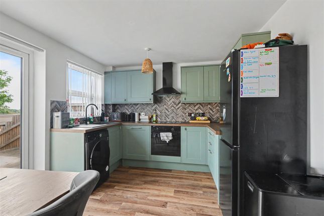 12, Linden Grove, Nottingham photo 4