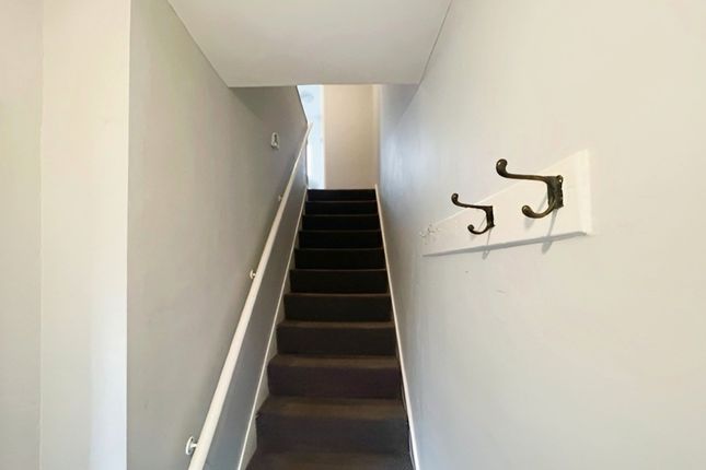 3, Thaxted Close, Hull photo 4