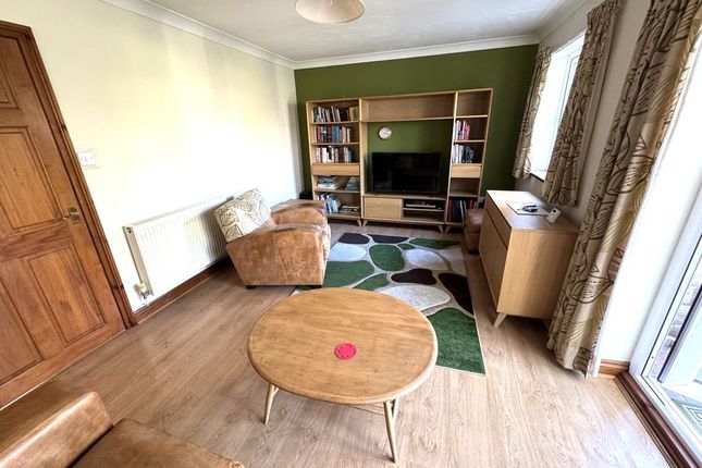 4, Arbury Garth, Nuneaton photo 2