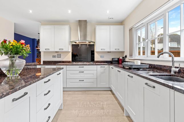 8 Haynes Way, Crawley photo 3