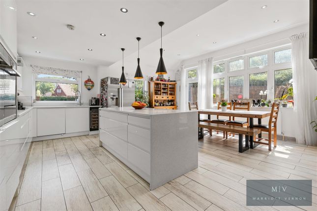 1, Lyndhurst Close, Croydon photo 2