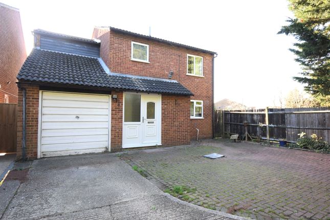 Thumbnail Detached house to rent in Eskdale Gardens, Maidenhead, Berkshire
