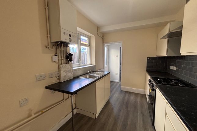 35, WOLVERHAMPTON photo 5