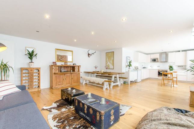 Thumbnail Flat for sale in Princelet Street, Shoreditch, London