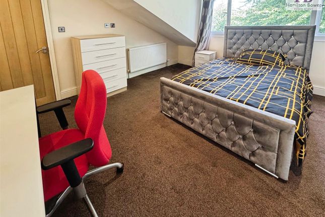 Room 8, 26, Coniston Grove, Bradford photo 3