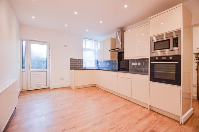 319B, New Mill Road, Holmfirth photo 2