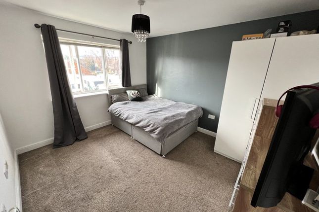 Flat to rent in Wood Lane, Whitwood