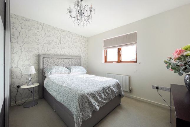 45 Hawkins Avenue, Gravesend, Kent photo 4