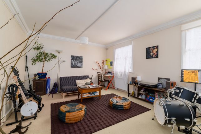 3, Glebe Court, London photo 2