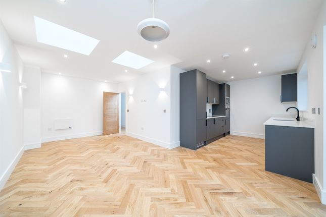 Thumbnail Flat for sale in Walton Way, London