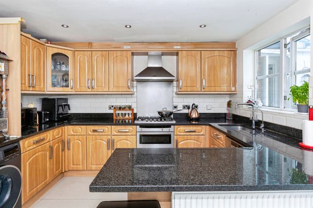 7, Ferrers Close, Slough photo 2