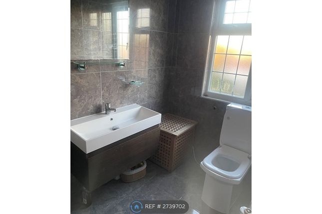 Stanway Gardens, Edgware photo 3