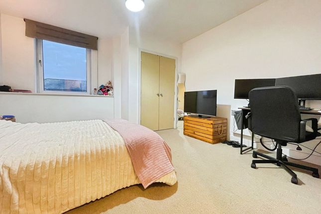 Flat 32, Telephone House, Southampton photo 3
