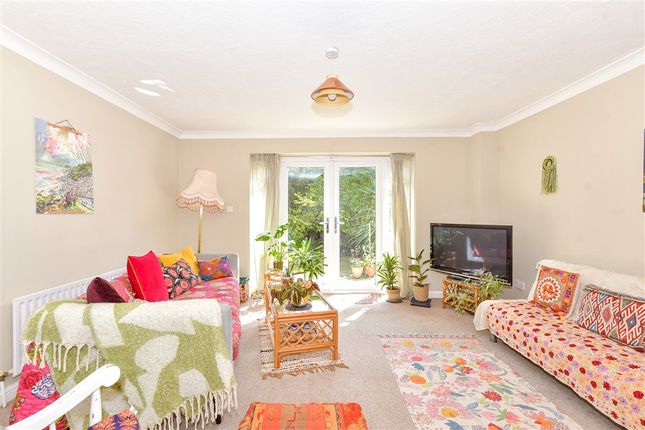 Oaks Close Westergate, Chichester photo 4
