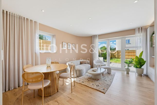 3, Rothbury Row, Rothbury Gardens, Isleworth photo 2