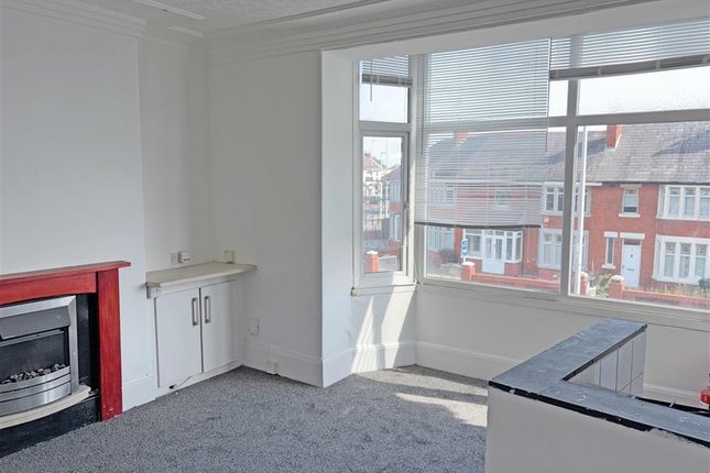 8, Hawes Side Lane, BLACKPOOL photo 3