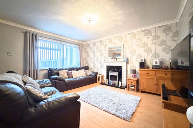 77 Helston Walk, Leeds photo 3