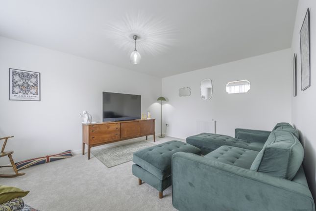 7, Price Close, Malmesbury photo 3