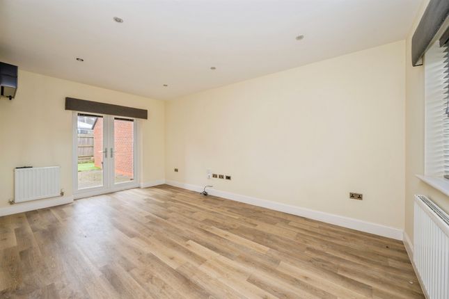 23, Thompson Way, Lichfield photo 2
