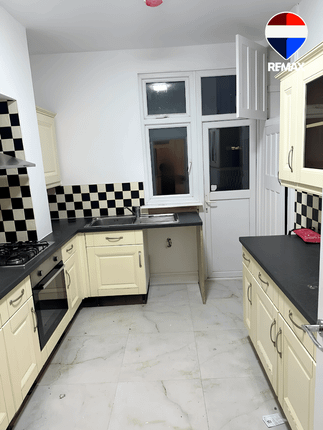 32, Hurstbourne Gardens, Barking photo 4