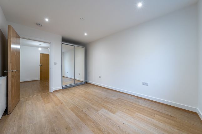 Flat-72-Whyteleaf...