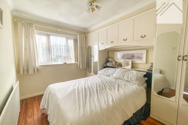 57 Waarem Avenue, Canvey Island photo 4