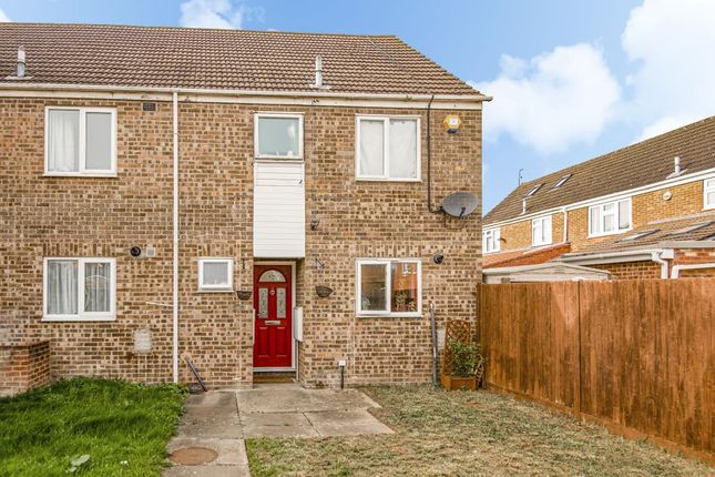 Find 3 Bedroom Houses For Sale In Rochfords Gardens Slough Sl2 Zoopla