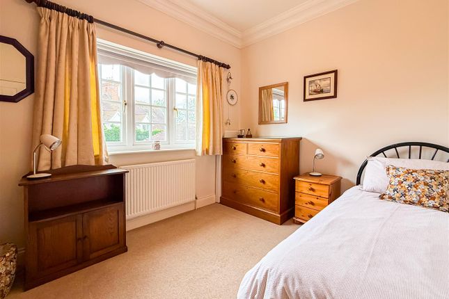 10, St. Peters Field, Burnham-On-Crouch photo 2