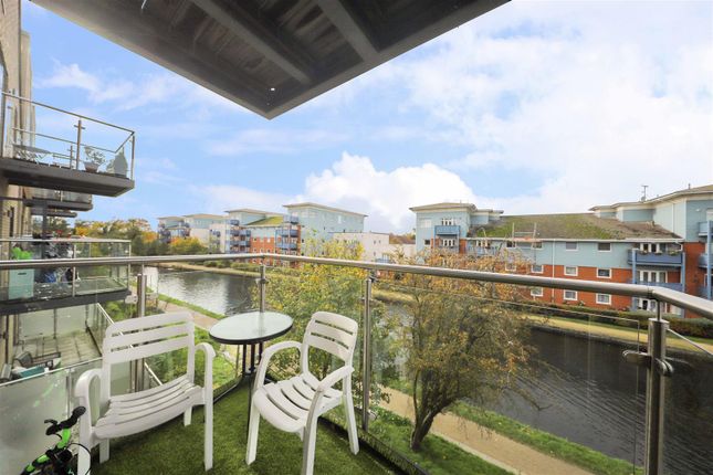 Flat for sale in Trout Road, Yiewsley, West Drayton