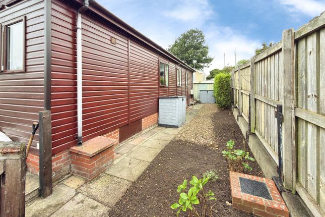110 Beach Farm Residential & Holiday Park Ltd, Arbor Lane, Lowestoft photo 2