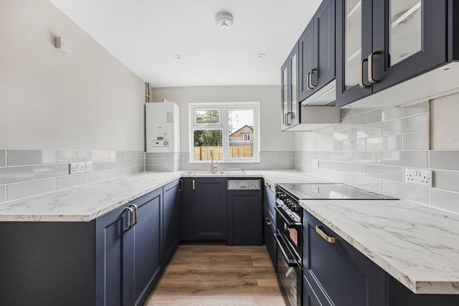 Flat Bottom Flat, 31, Cherry Orchard, Swindon photo 3