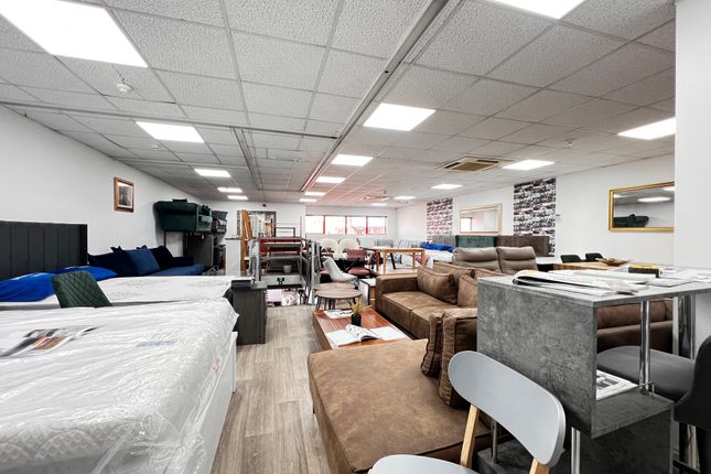 Warehouse to let in Pump Lane, Hayes
