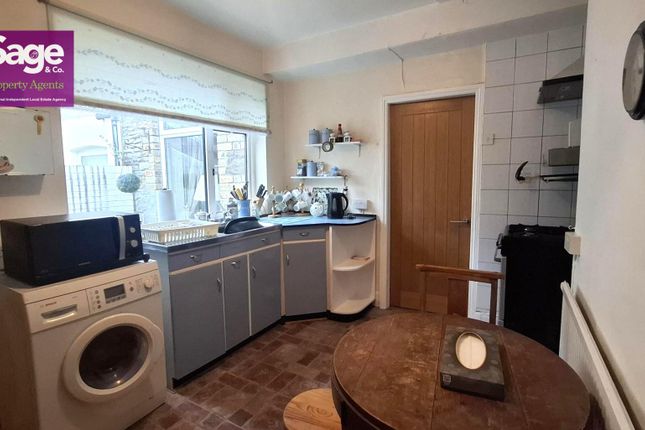 4, Hillview, Newport photo 3