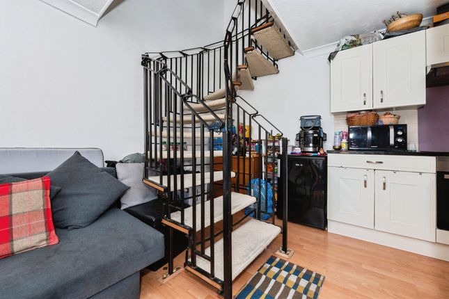 34, Kiln Way, Grays photo 4