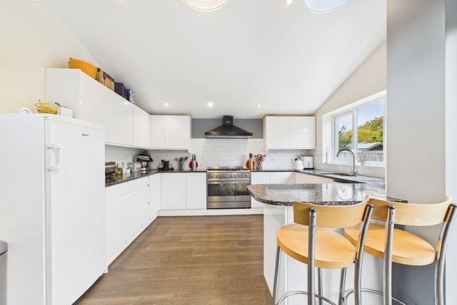17 Tylers Road, High Wycombe photo 3