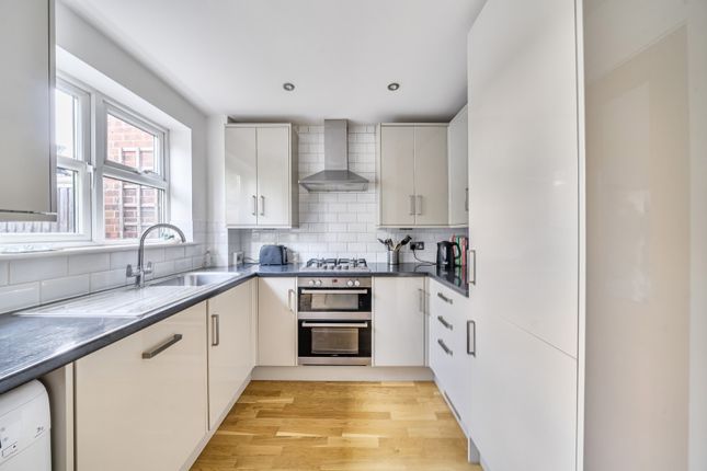 26, Blisworth Close, Hayes photo 4