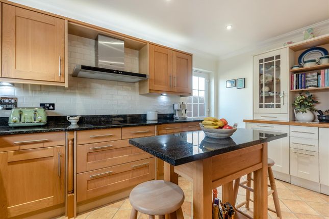 12, Beta Road, Chobham photo 4