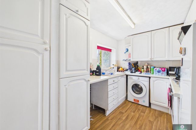 38, Johnson Walk, Crawley photo 3