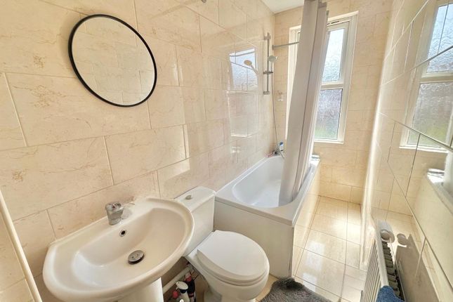 16, Cross Flatts Place, Leeds photo 3