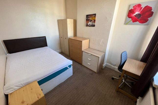 First Floor Middle Bedroom