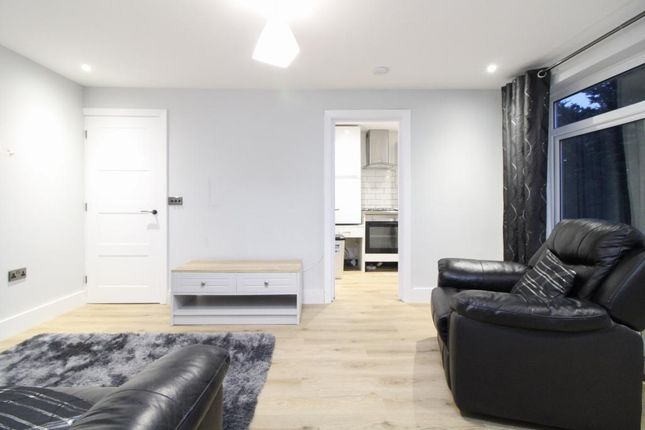 Claudeen Court, Simon Way, Southampton photo 5