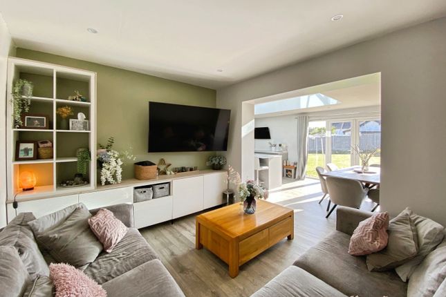 24, Compton Way, Abergele photo 2