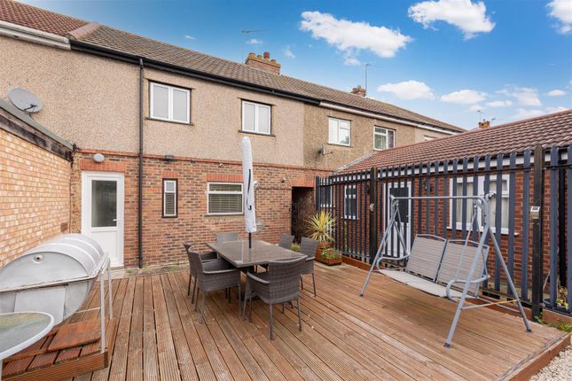 Terraced house for sale in Granville Avenue, Slough