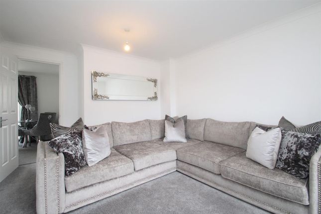 2 Thorne Close, Hemel Hempstead photo 3
