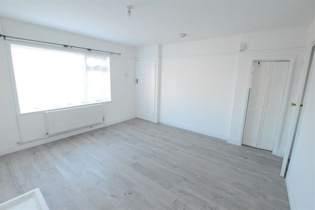 61, Salisbury Avenue, Slough photo 2