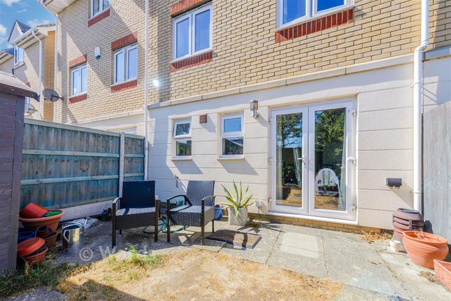 5, Cochrane Drive, Dartford photo 2