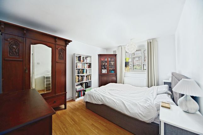 Flat 2/Laburnum Court, Laburnum Road, Mitcham photo 4